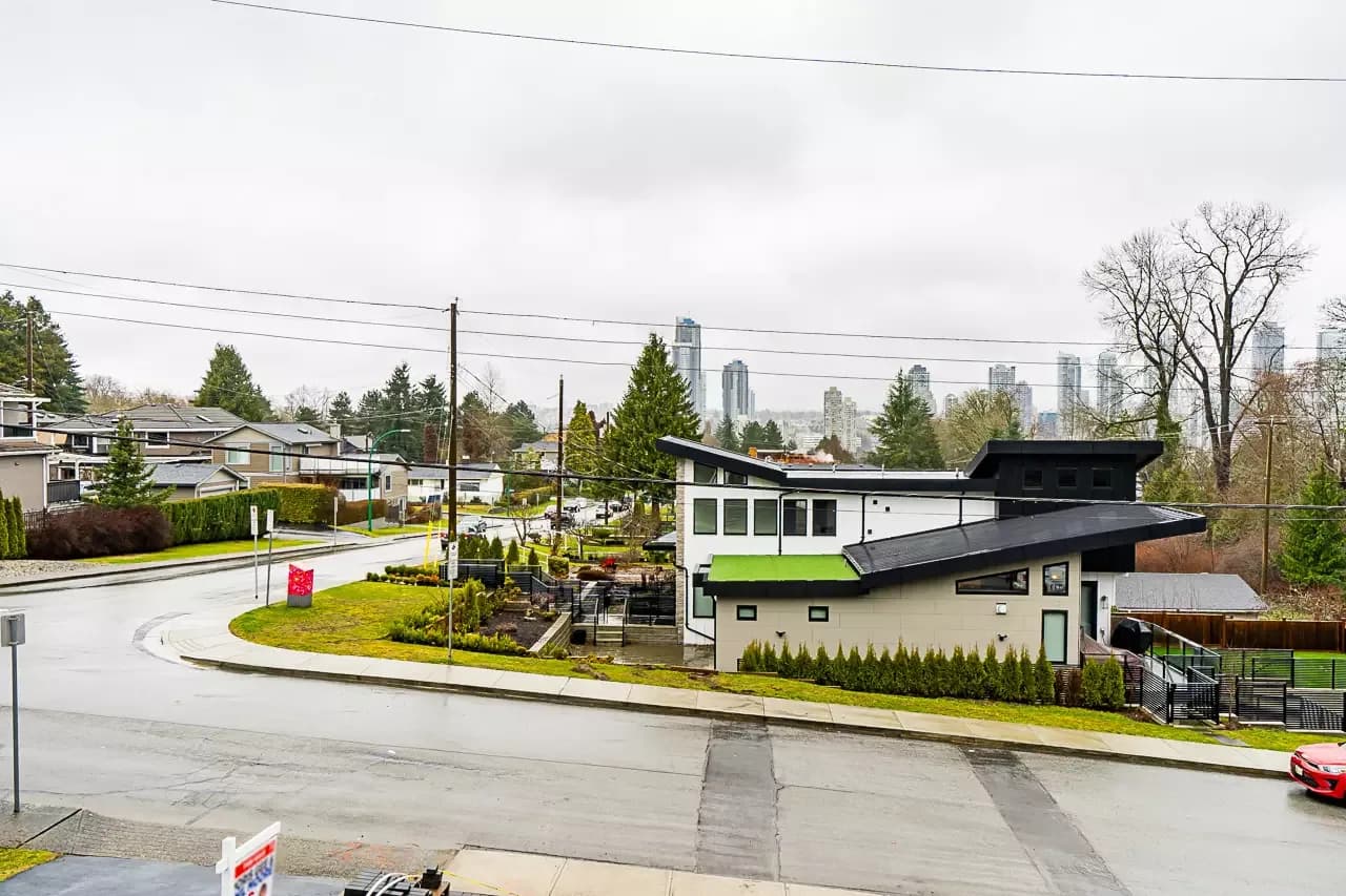 4096 Nithsdale Street photo 24