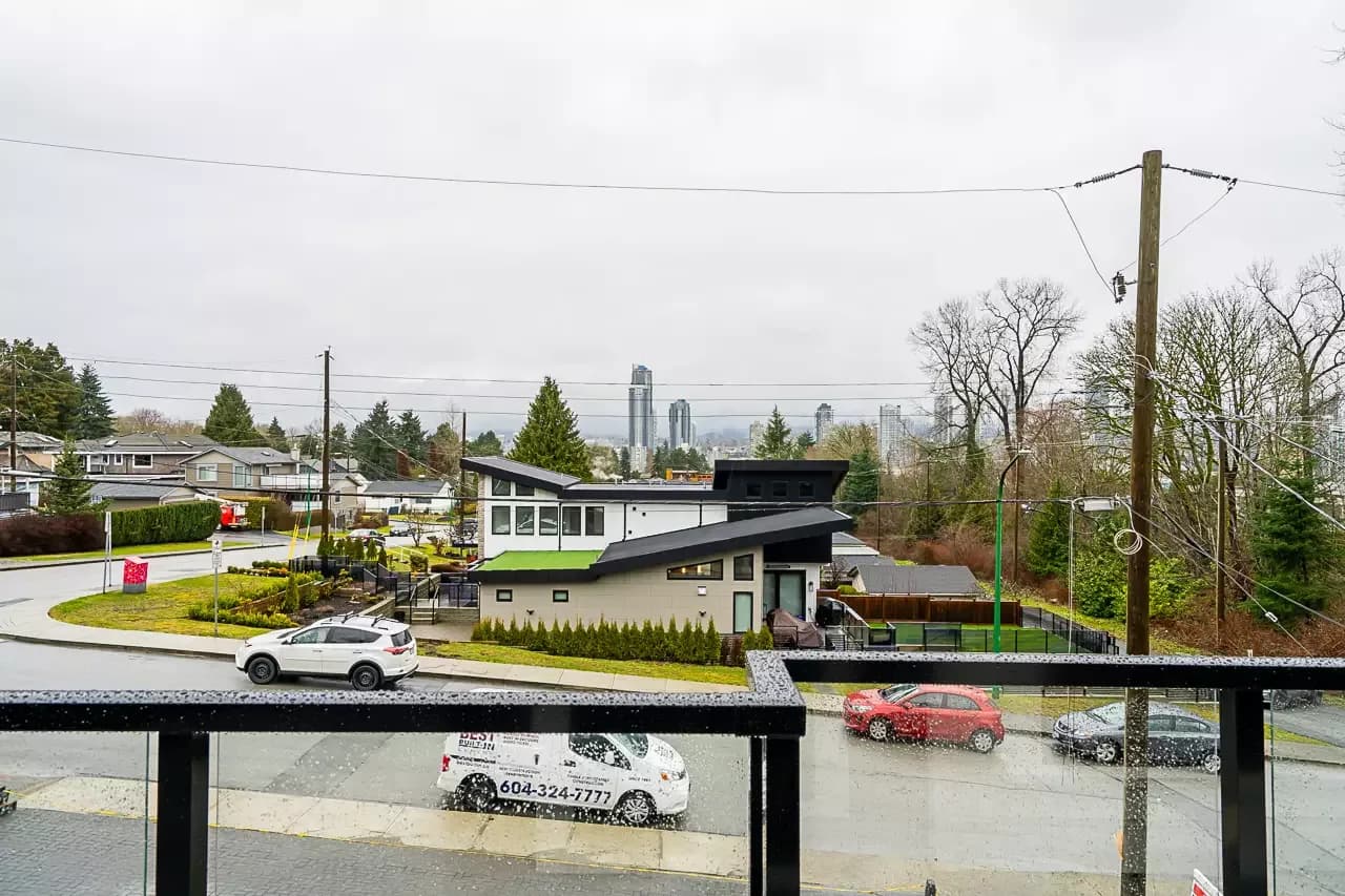 4096 Nithsdale Street photo 58