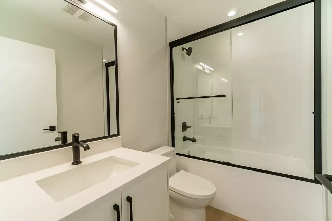 4085 – 4087 Spruce Street photo 82